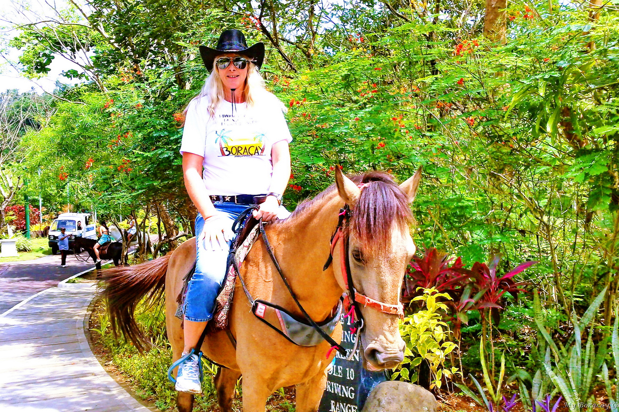horseback-riding-boracay-activities-01.jpg